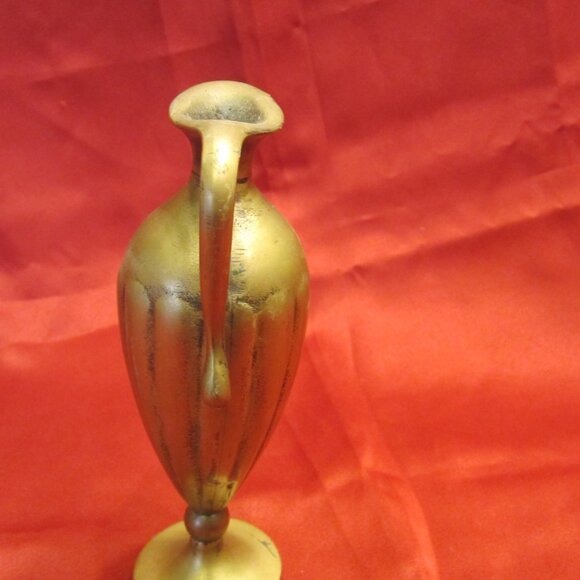 RETRO 70'S BRASS PITCHER, URN STYLE W/RIBBED SIDES - Picture 4 of 7